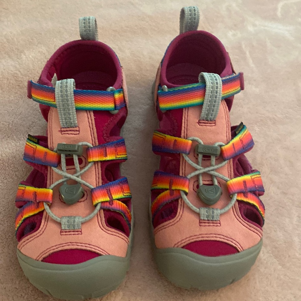 Never been worn Keens